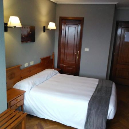 Albergue Hostal Sao Telmo Tui Esterno foto