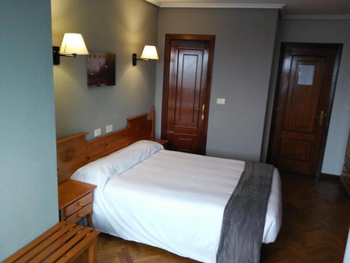 Albergue Hostal Sao Telmo Tui Esterno foto