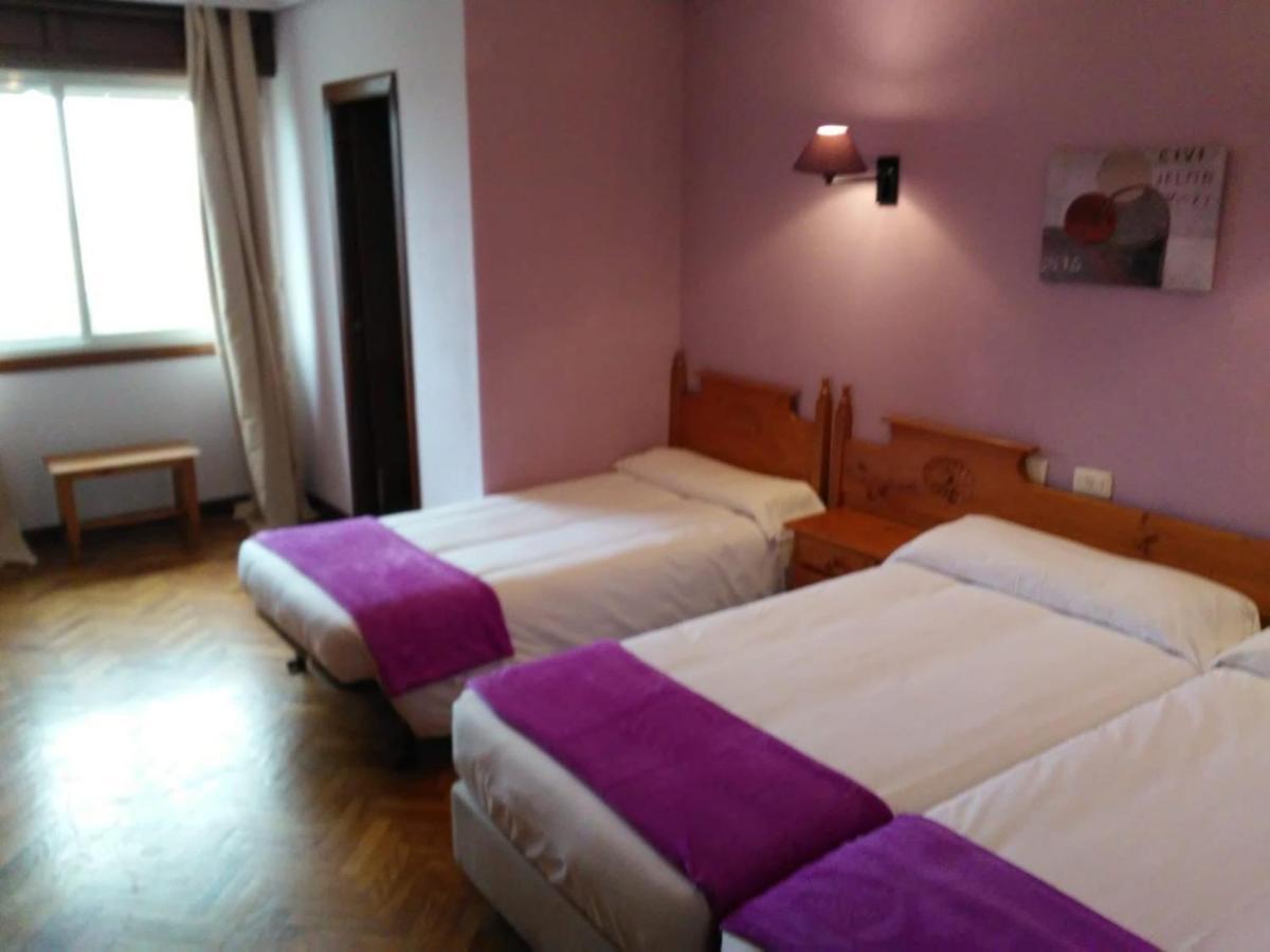 Albergue Hostal Sao Telmo Tui Esterno foto