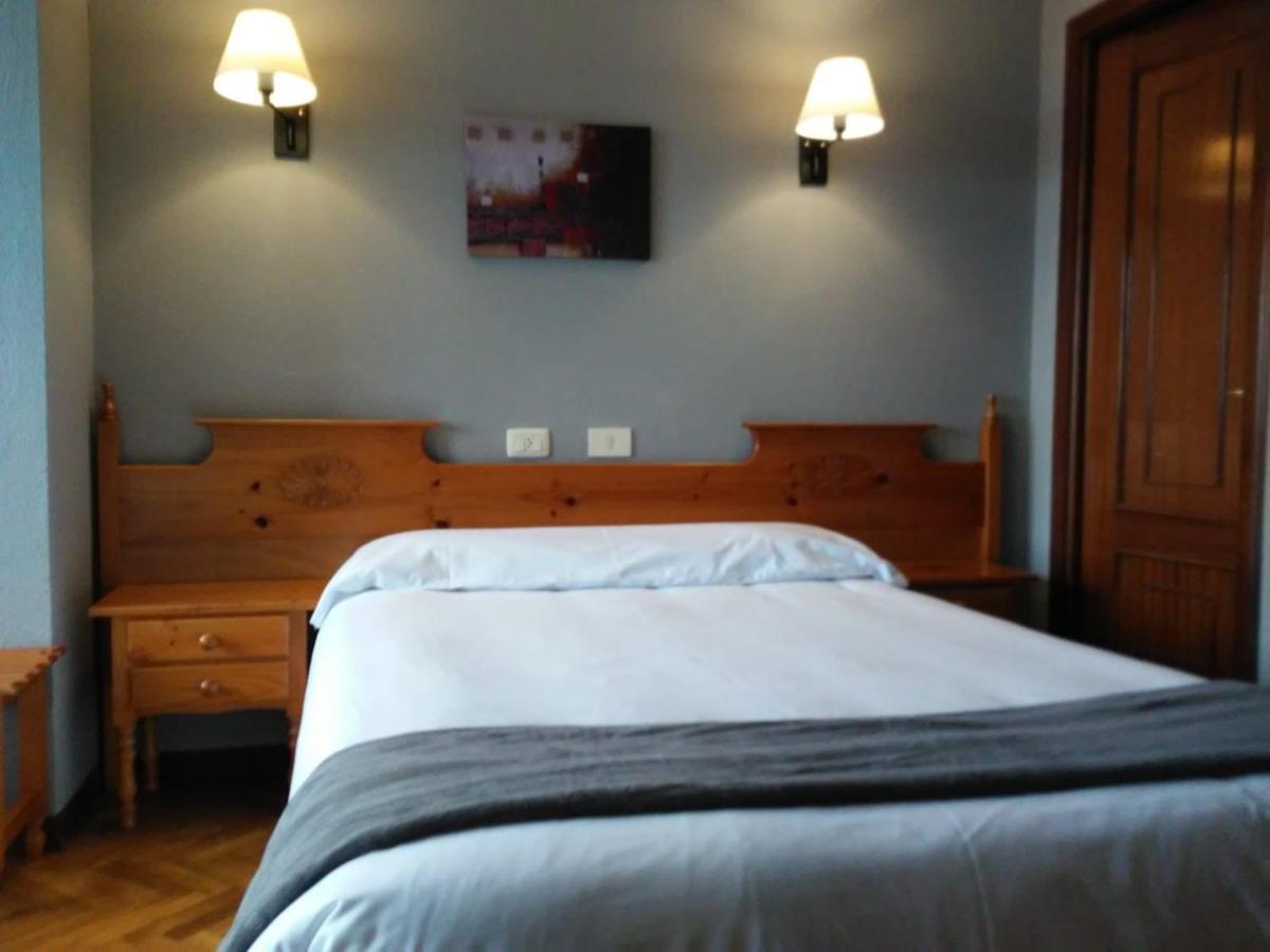 Albergue Hostal Sao Telmo Tui Esterno foto
