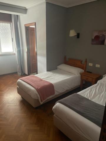 Albergue Hostal Sao Telmo Tui Esterno foto