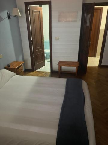 Albergue Hostal Sao Telmo Tui Esterno foto